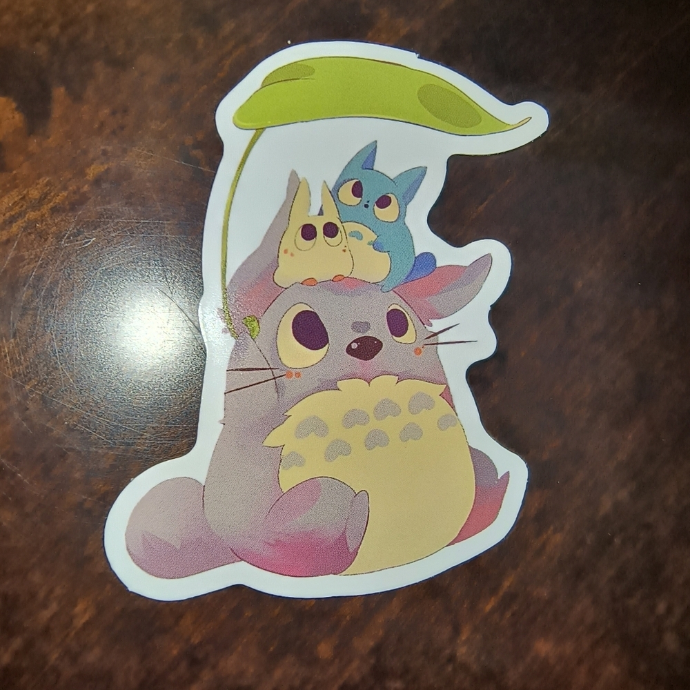 Cute Totoro-Style Vinyl Sticker - Pastel Gray & Yellow